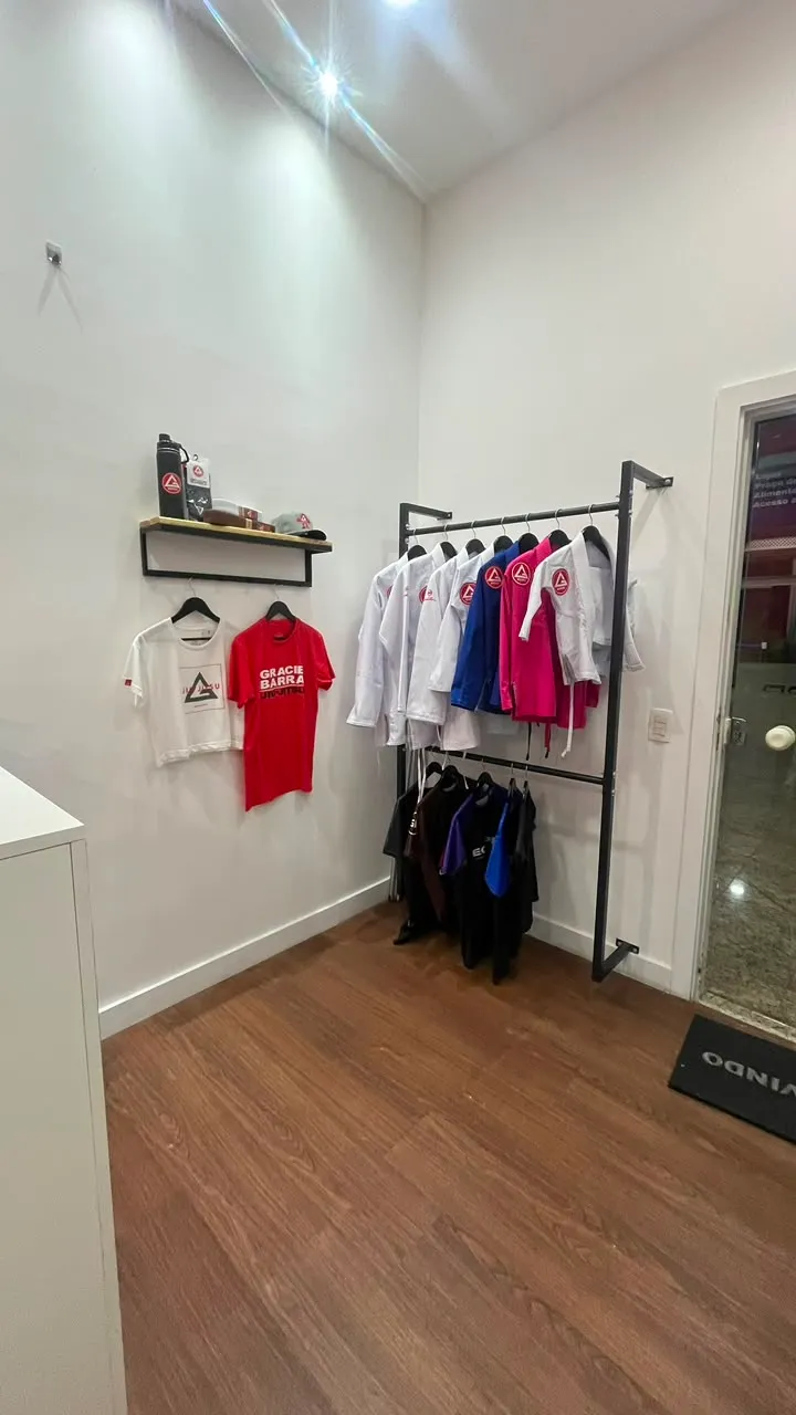 Kimonos e produtos GB Wear disponíveis na escola